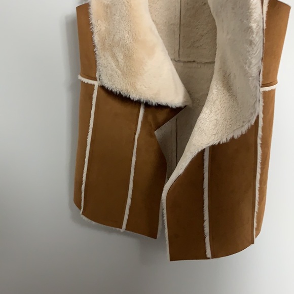 Cupcakes and Cashmere Tash Faux Suede Vest Butterscotch Size Medium - Picture 7 of 12